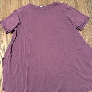 Women's Short Sleeve Crew Tee in Plum